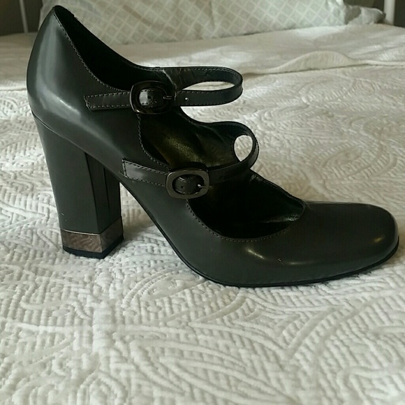 NINE  WEST  Heels - Picture 2 of 5